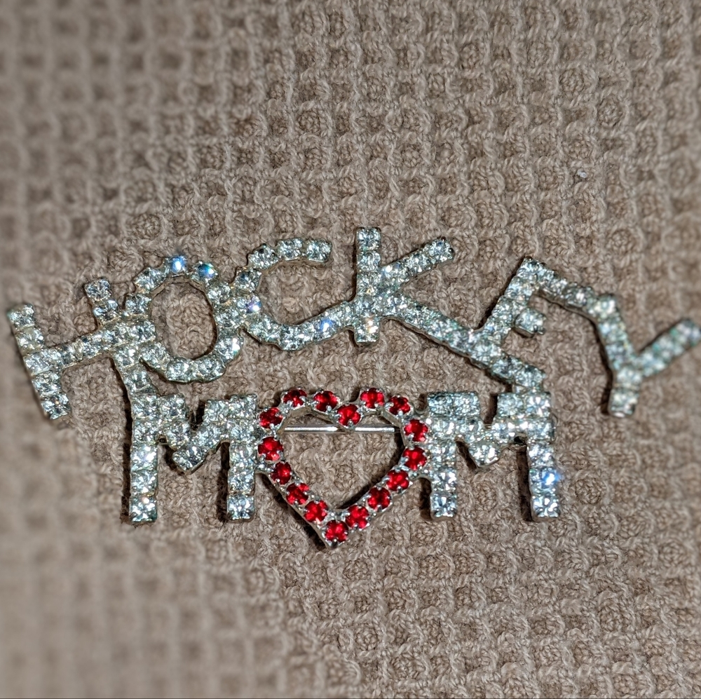 Hockey Mom pin